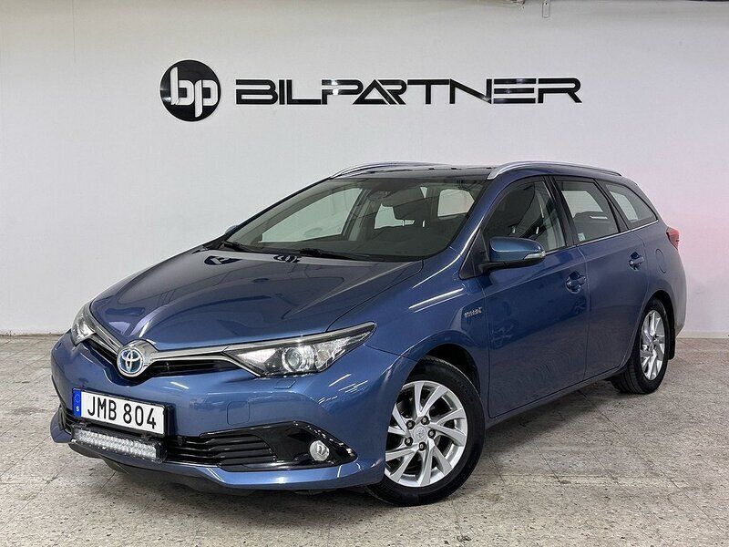 Blå Begagnad 2016 Toyota Auris Touring Sports Active Kombi | 134 900 kr (Marknadspris) - Bild 1/4