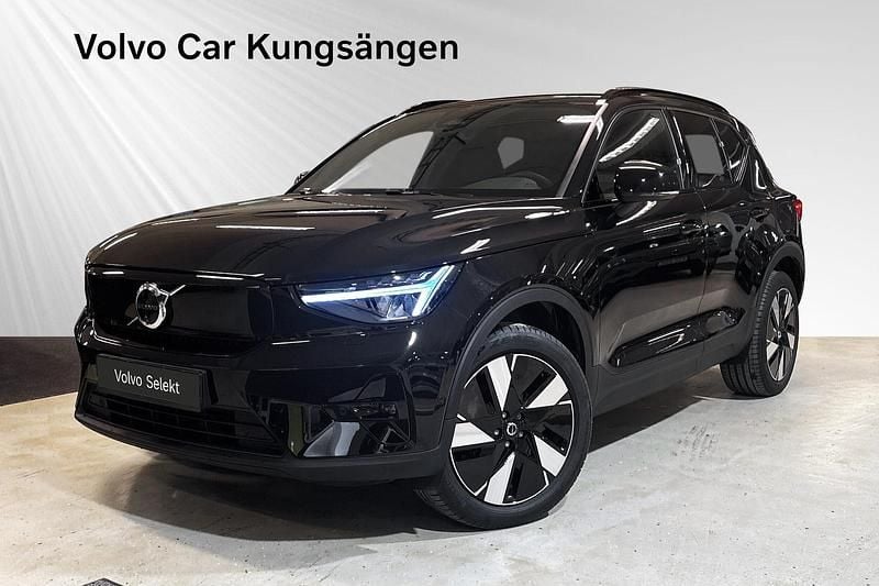 Svart Begagnad 2025 Volvo EX40 Single Motor Extended Range SUV | 484 900 kr - Bild 1/3