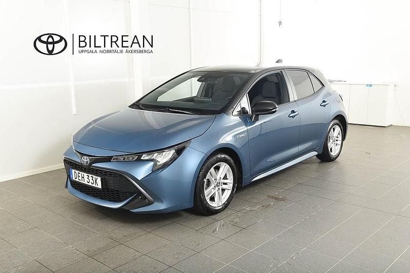 Blå Begagnad 2021 Toyota Corolla Hybrid | 214 900 kr - Bild 1/4