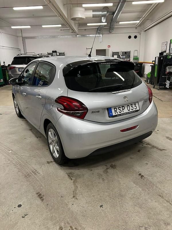 Begagnad Peugeot 208 82 HK (60 kW) 2016 Grey metallic Halvkombi
