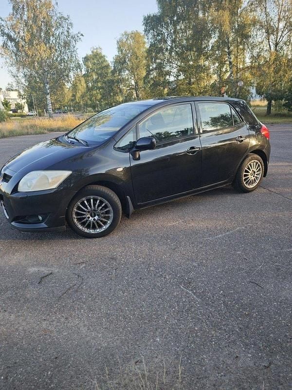 Svart Begagnad 2007 Toyota Auris Halvkombi | 35 000 kr (Bra pris) - Bild 1/4