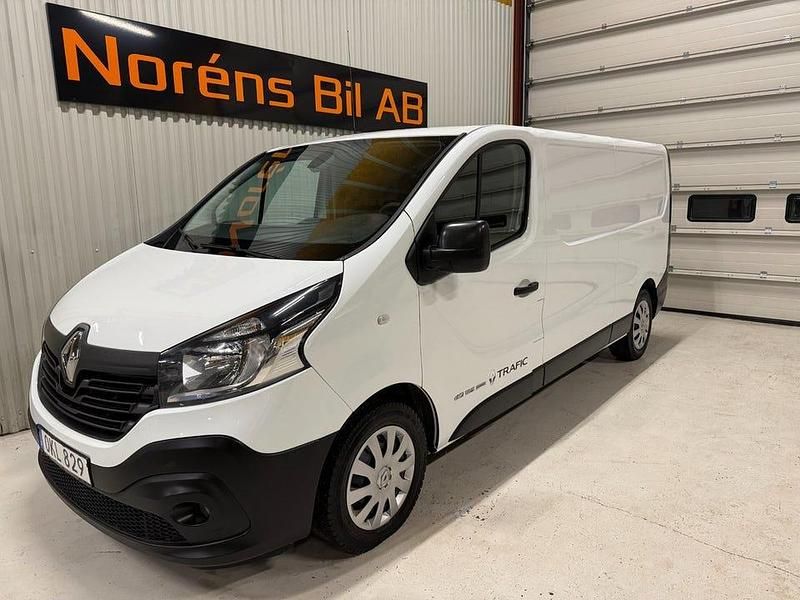 Vit Begagnad 2017 Renault Trafic Van | 129 000 kr (Bra pris) - Bild 1/4