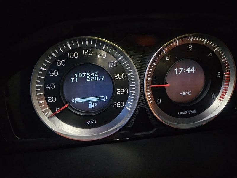 Begagnad Volvo V70 215 HK (158 kW) 2012 Grå/blå Kombi