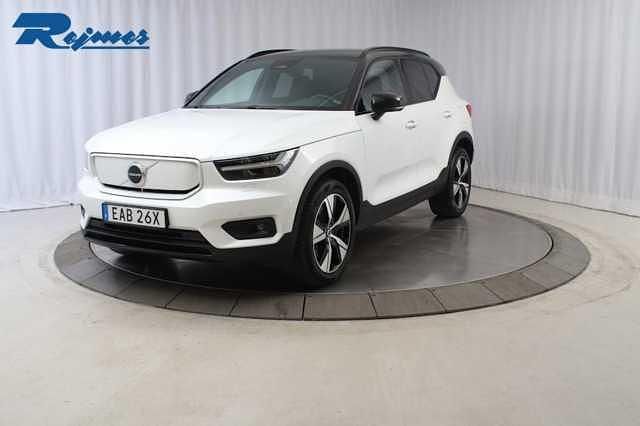 Vit Begagnad 2022 Volvo XC40 Plus SUV | 299 900 kr - Bild 1/3