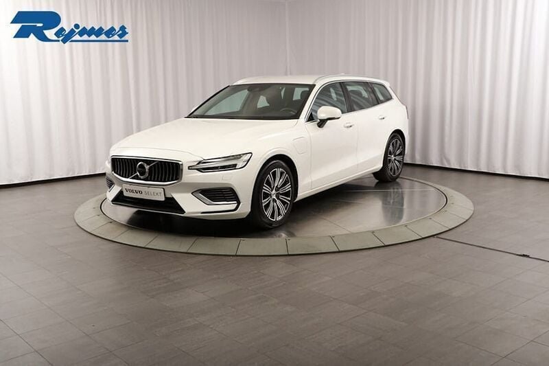 Vit (ice vit) Begagnad 2022 Volvo V60 Kombi | 379 900 kr (Lite dyr) - Bild 1/4