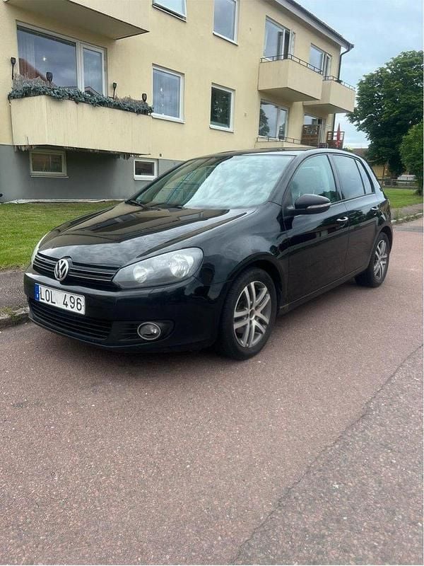 Svart Begagnad 2011 VW Golf VI Halvkombi | 50 000 kr (Marknadspris) - Bild 1/4