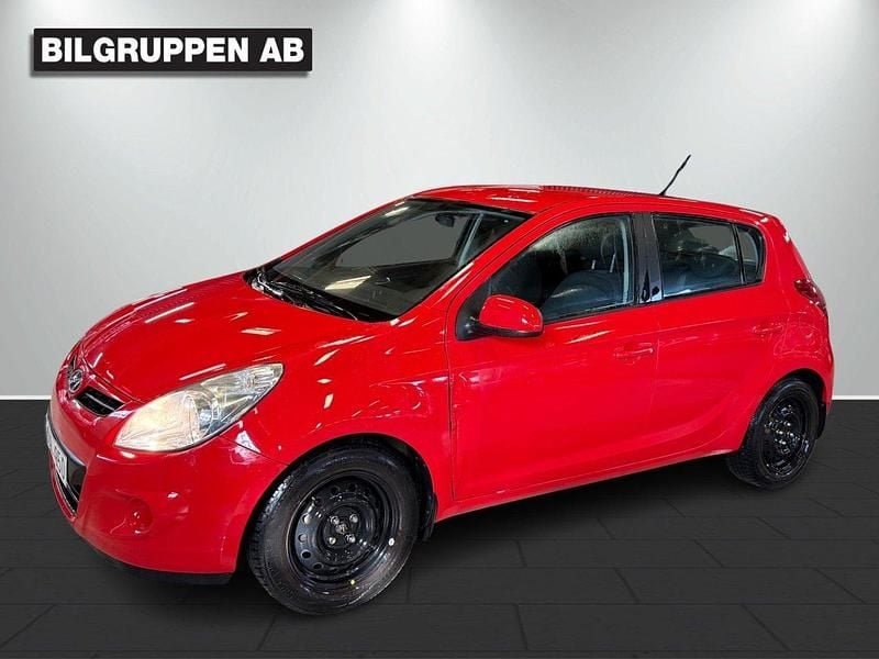 Röd Begagnad 2011 Hyundai i20 Select Halvkombi | 39 900 kr (Marknadspris) - Bild 1/4