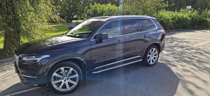 Grå Begagnad 2016 Volvo XC90 Inscription SUV | 339 000 kr (Lite dyr) - Bild 1/4
