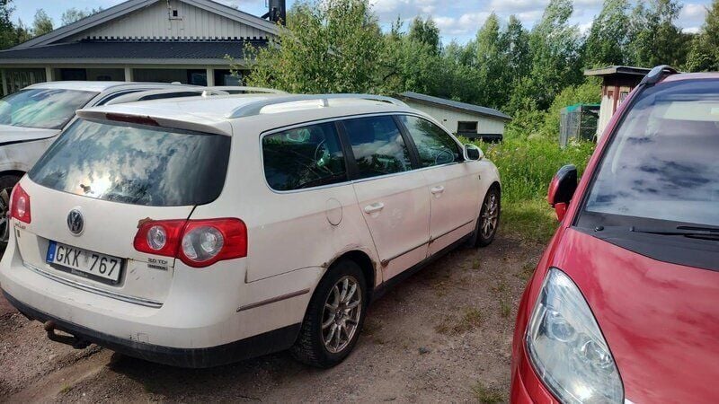 Vit Begagnad 2010 VW Passat Sportline Kombi | 5 000 kr (Superpris) - Bild 1/2