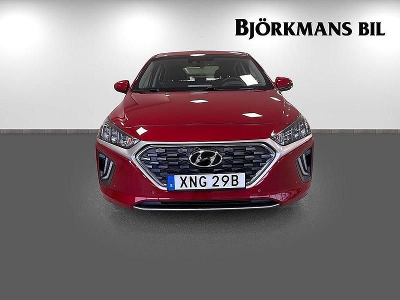 Begagnad Hyundai Ioniq Premium 165 HK (121 kW) 2020 Röd Halvkombi