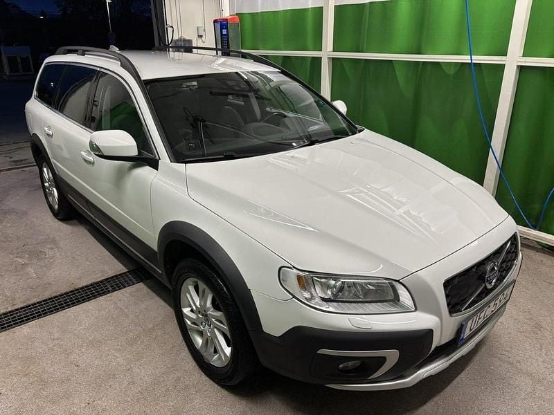 Vit Begagnad 2016 Volvo XC70 Momentum Kombi | 135 000 kr (Superpris) - Bild 1/4