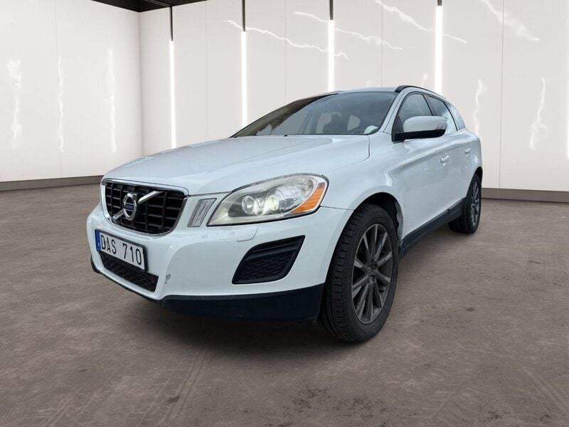 Vit Begagnad 2013 Volvo XC60 Momentum SUV | 87 900 kr (Marknadspris) - Bild 1/4