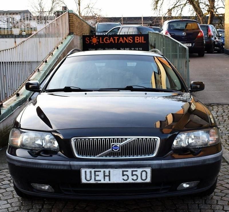 Svart Begagnad 2004 Volvo V70 Business Edition Kombi | 26 800 kr (Marknadspris) - Bild 1/4