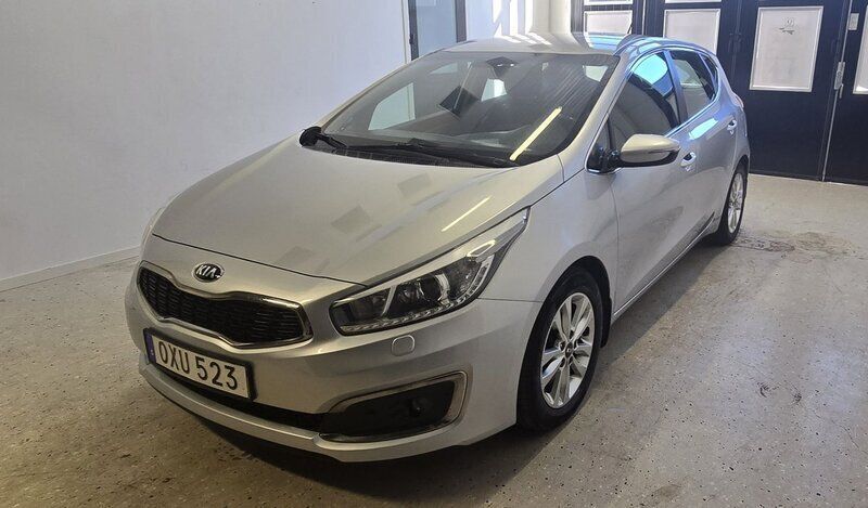 Grå Begagnad 2016 Kia Ceed Halvkombi | 99 900 kr (Marknadspris) - Bild 1/4