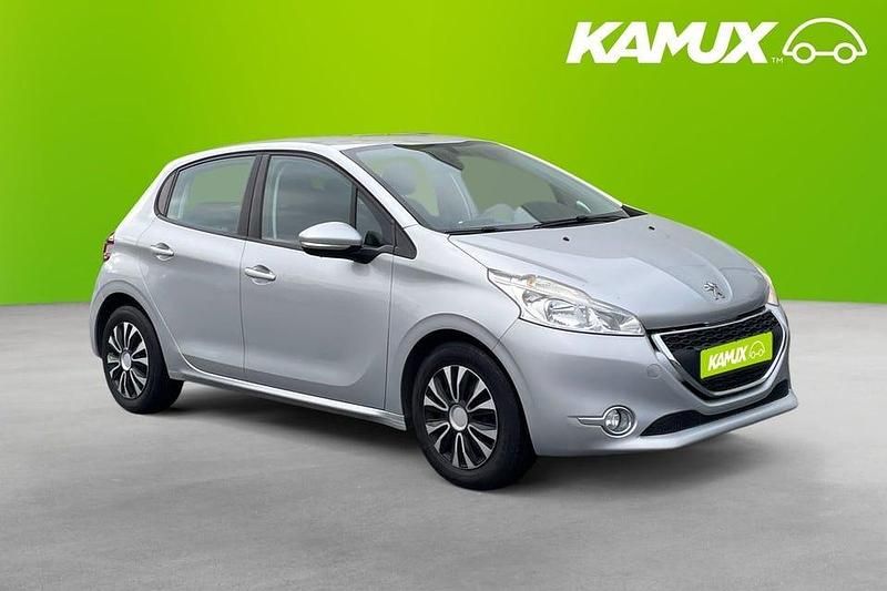 Silver/grå Begagnad 2015 Peugeot 208 Halvkombi | 47 900 kr (Marknadspris) - Bild 1/4
