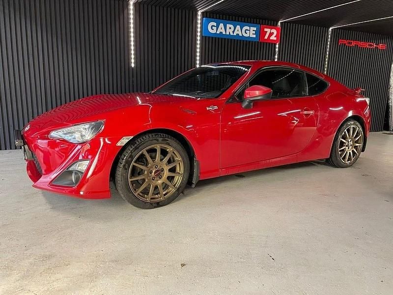 Röd Begagnad 2012 Toyota GT86 GT Sportkupé | 169 900 kr - Bild 1/4