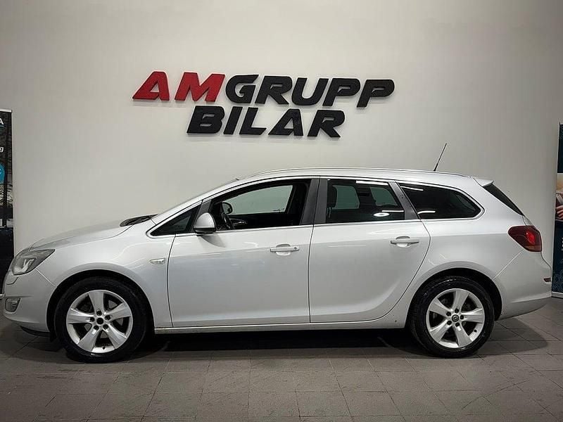 Begagnad Opel Astra Enjoy 180 HK (132 kW) 2011 Grå Kombi
