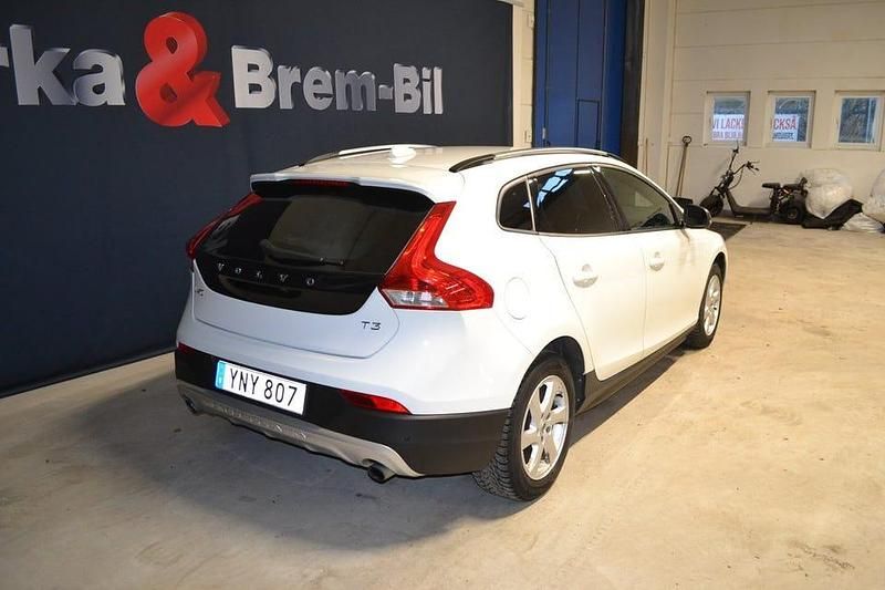 Begagnad Volvo V40 CC Business Edition 152 HK (111 kW) 2018 Vit Kombi