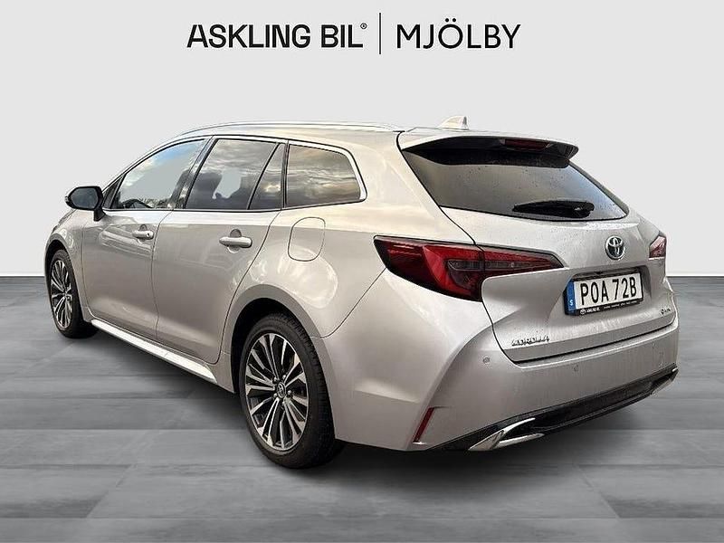 Begagnad Toyota Corolla Style 140 HK (102 kW) 2024 Silver Kombi