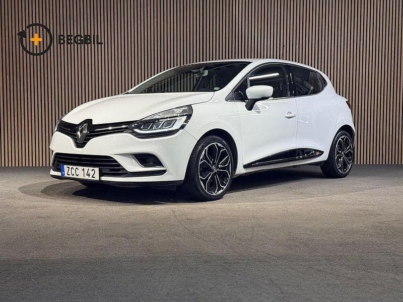 Vit Begagnad 2017 Renault Clio IV Halvkombi | 109 400 kr (Lite dyr) - Bild 1/4