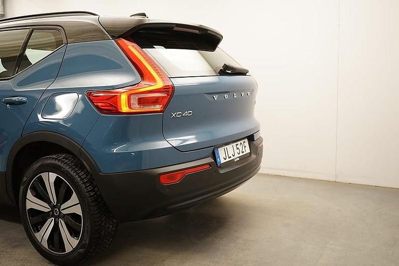 Begagnad Volvo XC40 Plus 175 kW (238 HK) 2022 Blå SUV