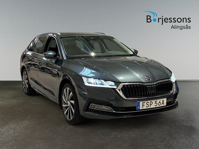Grå Begagnad 2021 Skoda Octavia Style Kombi | 259 900 kr (Lite dyr) - Bild 1/4