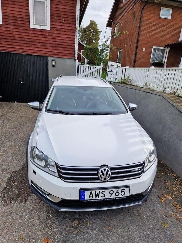 Vit Begagnad 2015 VW Passat Alltrack Kombi | 119 000 kr (Bra pris) - Bild 1/4