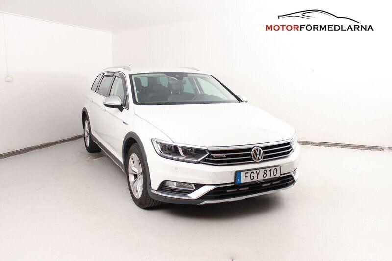 Vit Begagnad 2018 VW Passat Alltrack Kombi | 199 000 kr (Marknadspris) - Bild 1/4