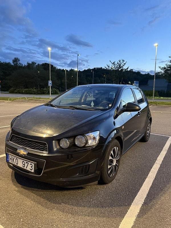 Svart Begagnad 2012 Chevrolet Aveo Halvkombi | 49 000 kr (Dyr) - Bild 1/4