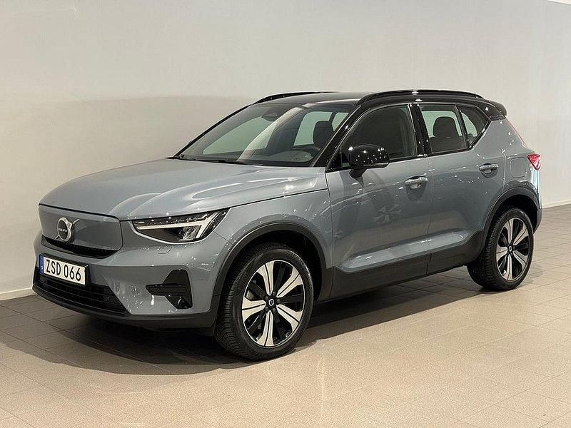 Grå Begagnad 2022 Volvo XC40 Core SUV | 359 500 kr - Bild 1/3