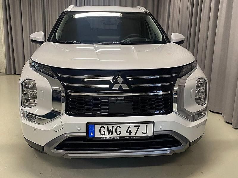 Ny Mitsubishi Outlander P-HEV Intense 136 HK (100 kW) 2025 Vit SUV