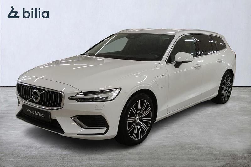 Vit Begagnad 2022 Volvo V60 Kombi | 369 000 kr (Marknadspris) - Bild 1/3