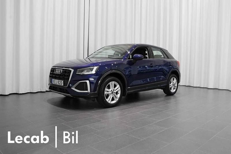 Navarrablå metallic Begagnad 2024 Audi Q2 Advanced Plus SUV | 289 500 kr (Marknadspris) - Bild 1/4