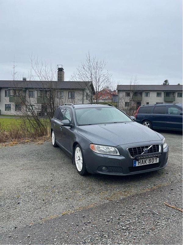 Begagnad Volvo V70 Kinetic 163 HK (119 kW) 2008 Grå Kombi