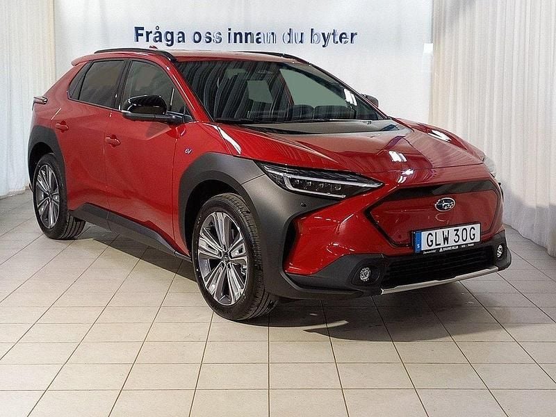 Röd Begagnad 2024 Subaru Solterra SUV | 519 900 kr (Marknadspris) - Bild 1/4