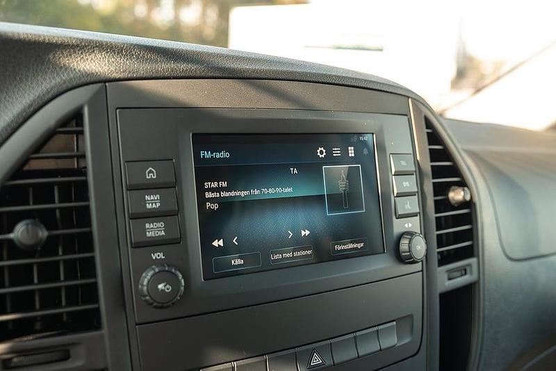 Begagnad Mercedes e-Vito 150 kW (204 HK) 2024 Vit Minibuss