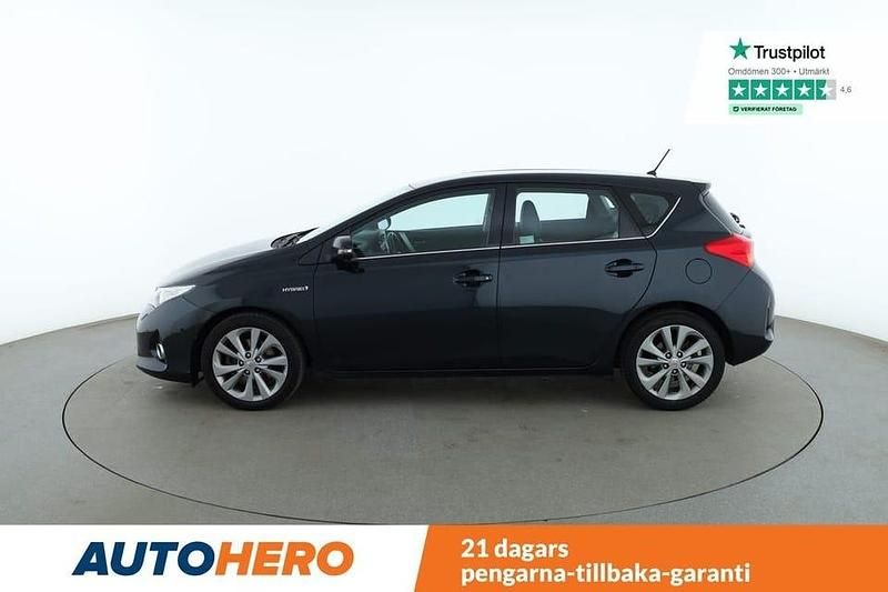 Begagnad Toyota Auris Hybrid Executive 137 HK (100 kW) 2014 Blå Halvkombi