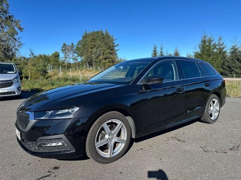 Svart Begagnad 2021 Skoda Octavia Kombi | 139 000 kr (Lite dyr) - Bild 1/4