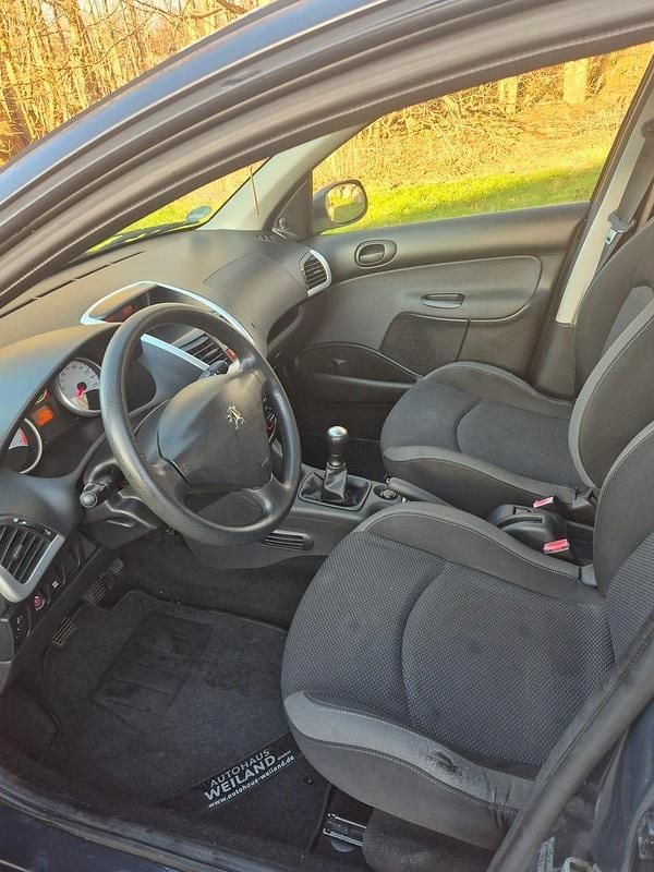 Begagnad Peugeot 206+ 60 HK (44 kW) 2011 Halvkombi