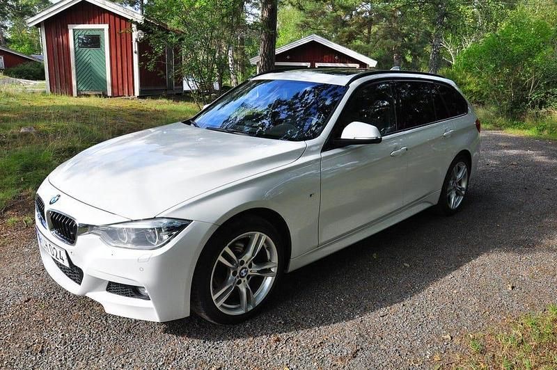 Vit Begagnad 2017 BMW 320 M Sport Kombi | 195 000 kr (Marknadspris) - Bild 1/4