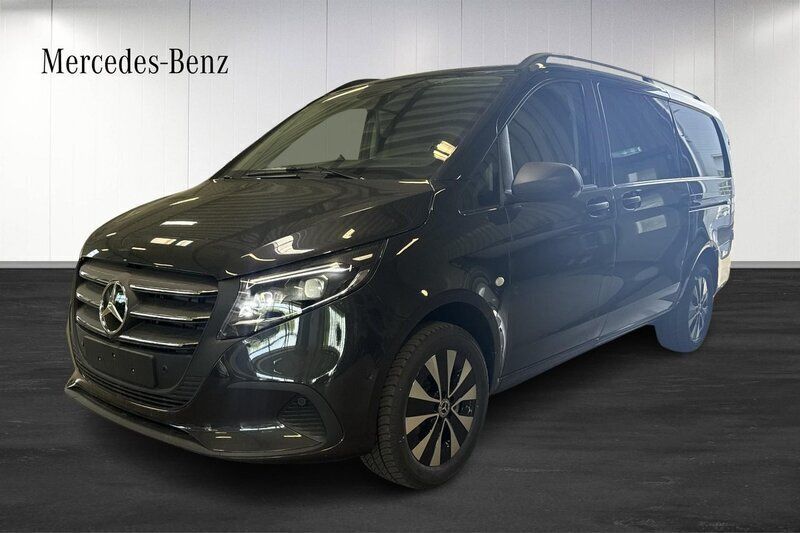 Mörkgrå (röd) Ny 2025 Mercedes Vito Minibuss | 737 500 kr (Marknadspris) - Bild 1/4