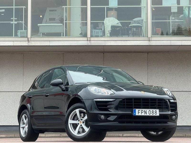 Svart Begagnad 2017 Porsche Macan SUV | 349 900 kr (Marknadspris) - Bild 1/4