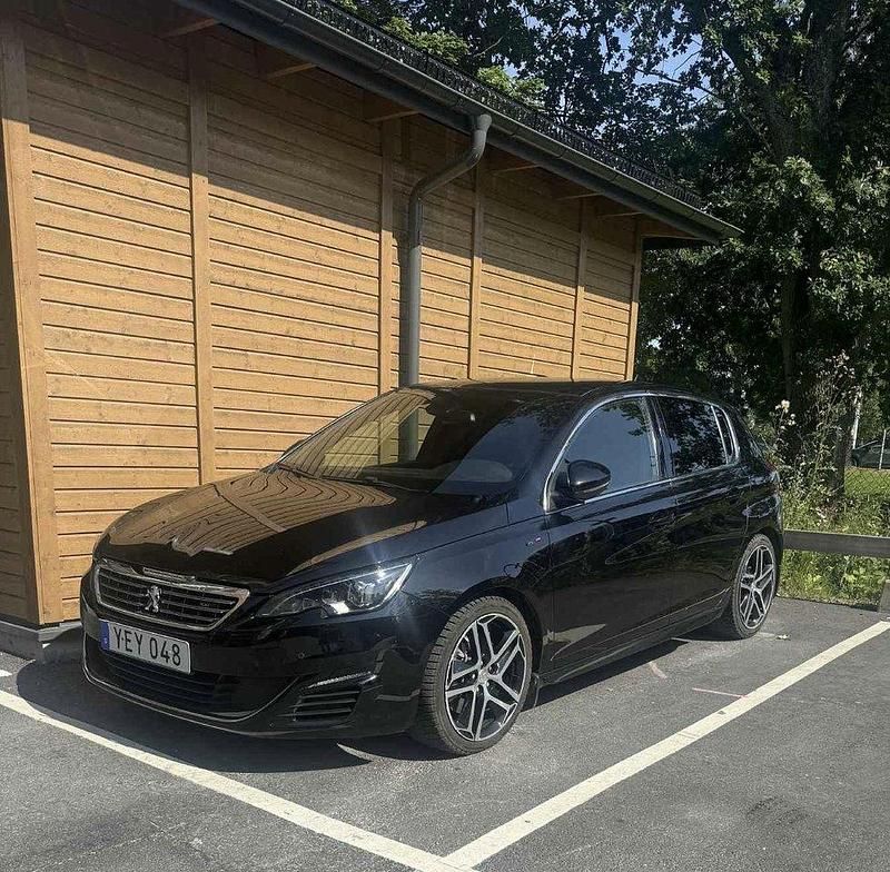 Svart Begagnad 2016 Peugeot 308 GTi Halvkombi | 119 000 kr - Bild 1/4