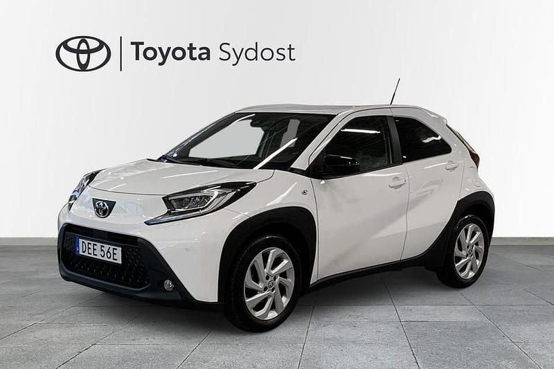 Vit Begagnad 2022 Toyota Aygo X Comfort SUV | 159 000 kr (Marknadspris) - Bild 1/3