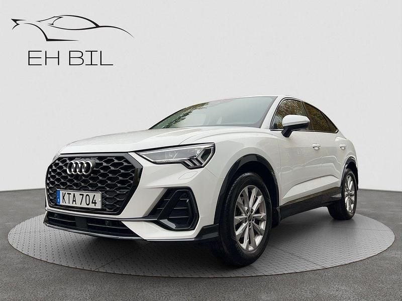 Vit Begagnad 2023 Audi Q3 Sportback Proline SUV | 374 900 kr (Marknadspris) - Bild 1/4