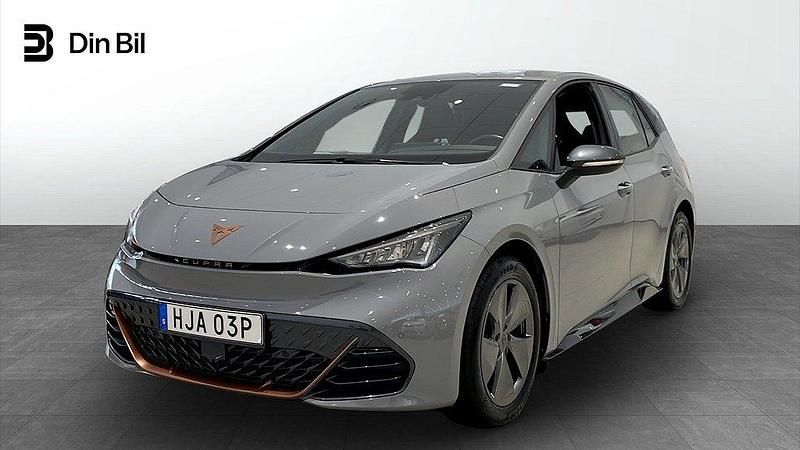 Ljusgrå (vapor grey) Begagnad 2023 Cupra Born Halvkombi | 259 900 kr (Marknadspris) - Bild 1/4
