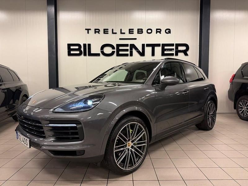Grå Begagnad 2020 Porsche Cayenne SUV | 679 900 kr - Bild 1/4
