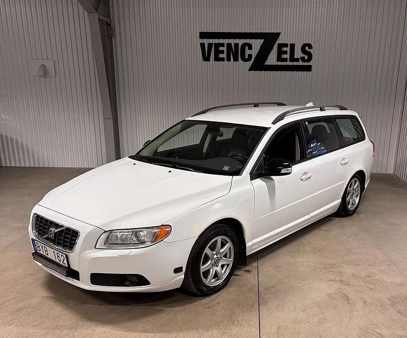 Begagnad Volvo V70 Momentum 200 HK (147 kW) 2009 Vit Kombi