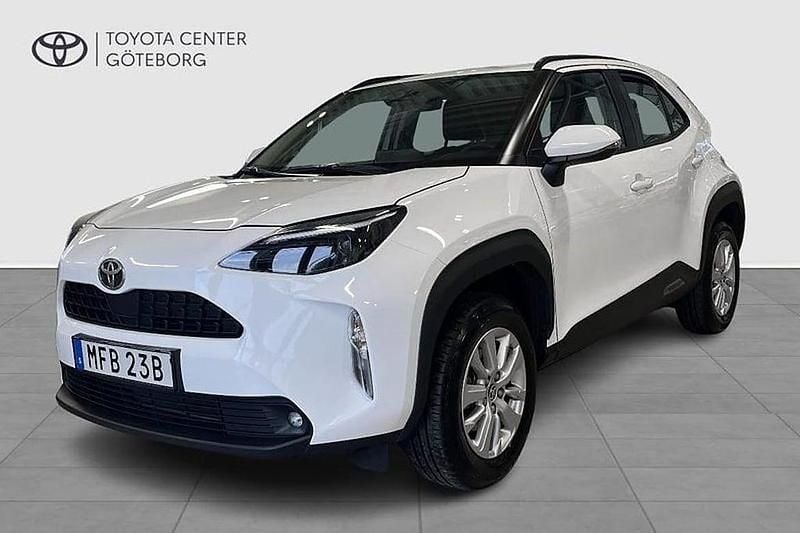 Vit Begagnad 2025 Toyota Yaris Cross Active SUV | 294 900 kr (Bra pris) - Bild 1/4