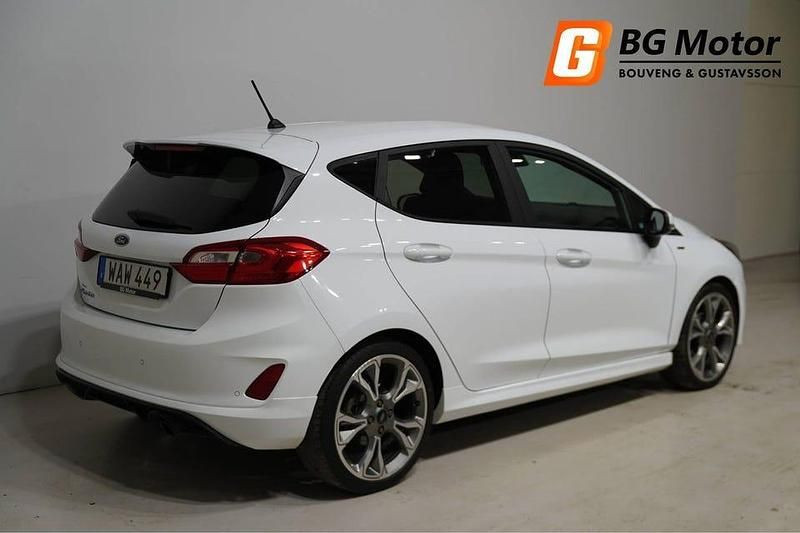Begagnad Ford Fiesta ST-Line 101 HK (74 kW) 2018 Vit Halvkombi